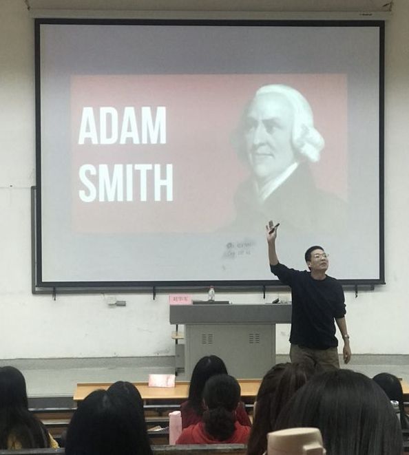 黄金娱乐城
特邀刘华军教授为研究生举办科研主题讲座.jpg