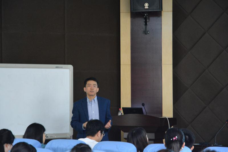 黄金娱乐城
举办首期“泰山金融学术训练营”.png