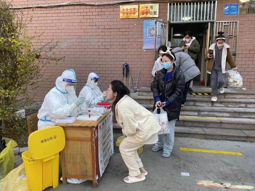 黄金娱乐城
教职工爱心志愿者奋战在防疫前沿2